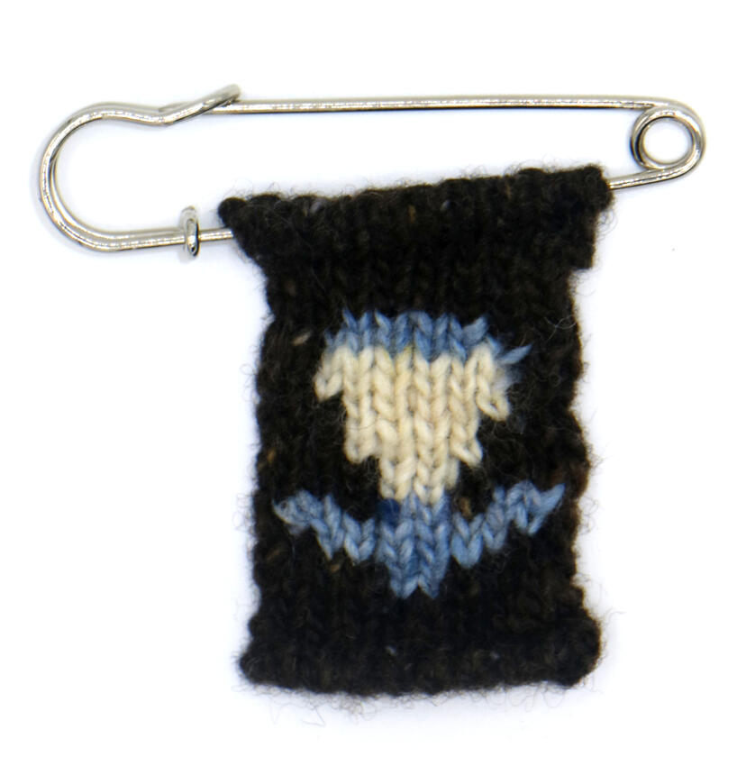 FLOWER PIN